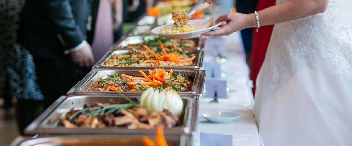 cancelan-boda-por-la-covid-pero-usan-el-catering-para-alimentar-enfermos